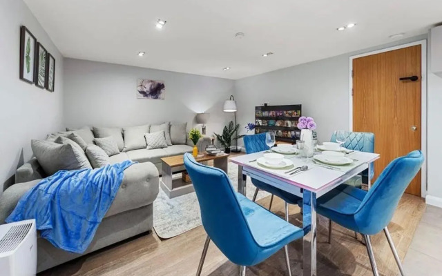 Modern Battersea Apartment - Sleeps 6 & Mini Bar