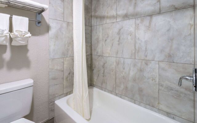 Travelodge by Wyndham Kingsland GA