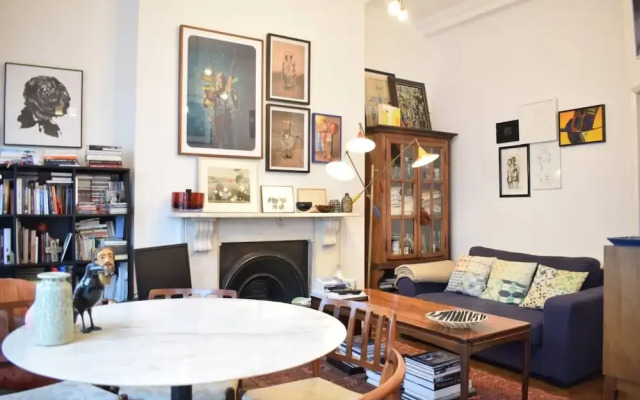 West Kensington Stunning 2 Bedroom Flat With Balcony