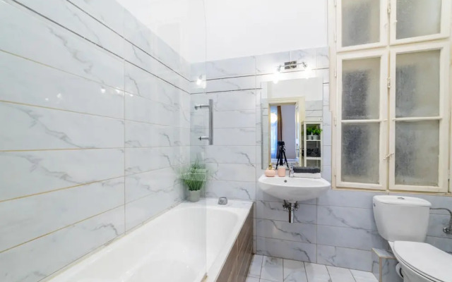 Real Apartments Lovag