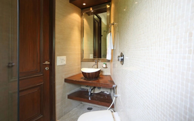 OYO Flagship 5265 Hauz Khas Metro