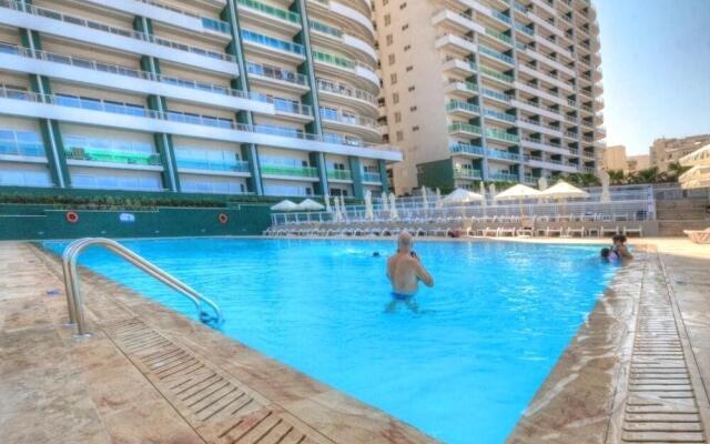 Ocean Front LUX Apartment wt Pool, Upmarket Area