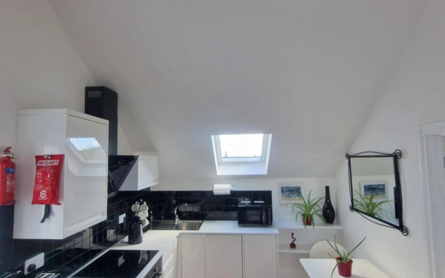 Blue Hills Luxury Coastal Apartment