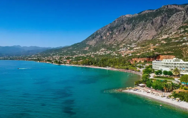 Verga Beachside Getaway With Panoramic Seaviews
