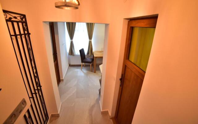 Thalia Apartment