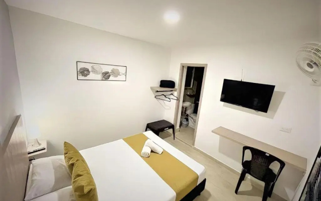 Hotel 12 Nights