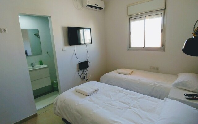 Jaffa's Penthouse Hostel