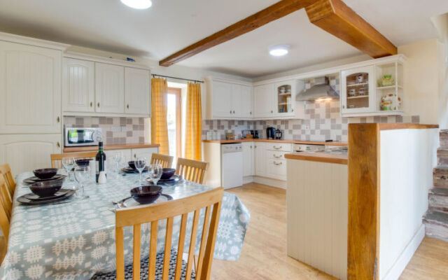 Holiday Home Y Barcud Coch