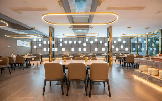 Homeinn Plus Hotel (Jinan Zhangqiu Shuangshan Avenue Hexie Plaza)