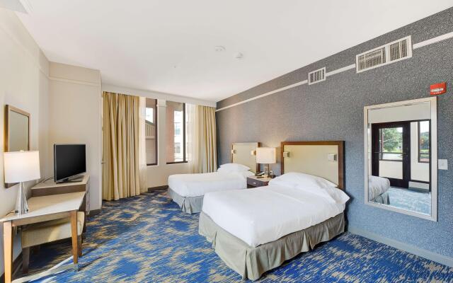 Embassy Suites by Hilton Alexandria Old Town