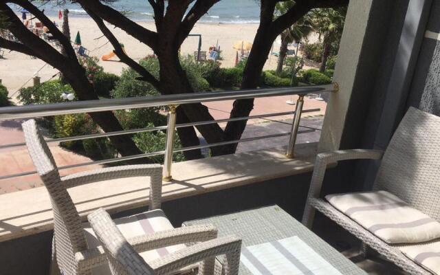 Mali i Robit Beachfront Apartment