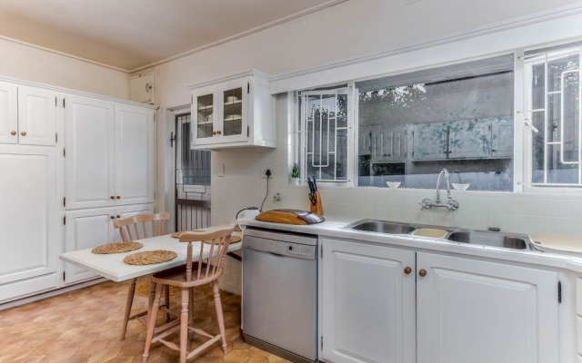 Nassau Crescent by CTHA