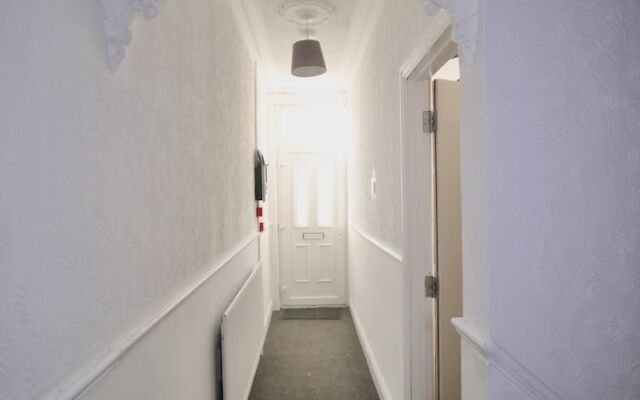 Lovely 6 bed Property Located Within Dudley