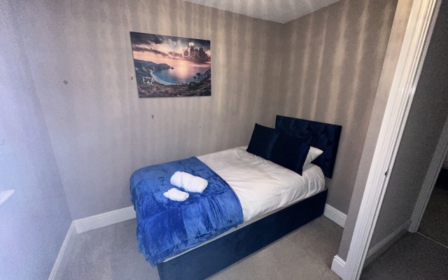 Beautiful 5 Bed Detached House - Sleeps 9