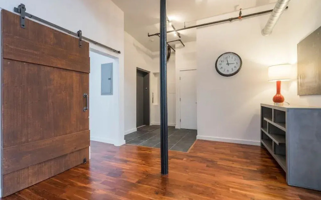 Luxurious Million-dollar Condo w/ Perfect Location
