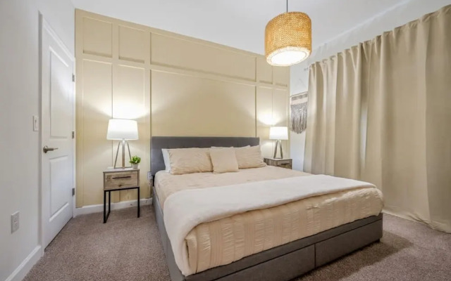 Stunning Themed Home Private Pool Ideal Location