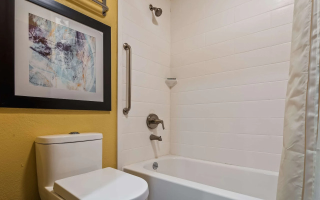 Magnuson Hotel and Suites Lansing