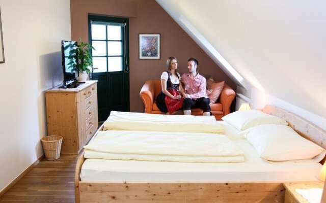 Zirngast Weingut-Buschenschank-Gästezimmer