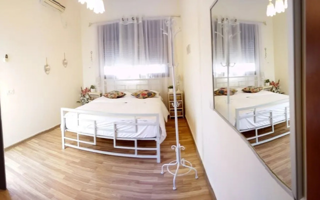 Hen Chalet & Suites in Had Nes
