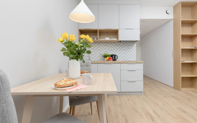 Nocznickiego Studios, Balcony by Renters