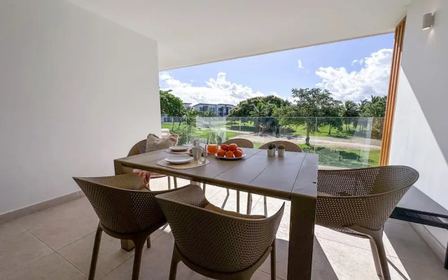 Fantastic new Golf View Apartment