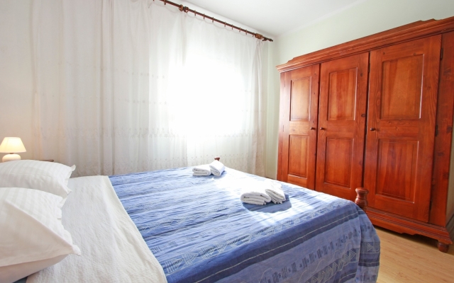 Apartment Nika - nice garden: A2 Nin, Zadar riviera