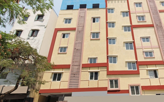 OYO 29928 Royal Emirates Banjara