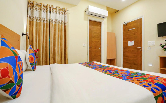 OYO Townhouse 1051 Galaxy Inn