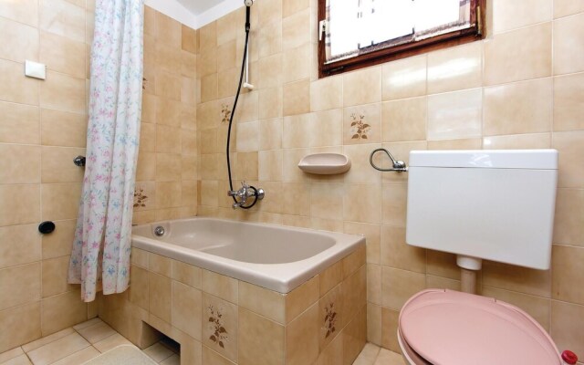 Stunning Home in Pula With Wifi and 2 Bedrooms