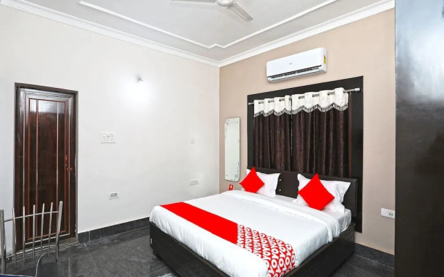OYO 14988 Regal Stays