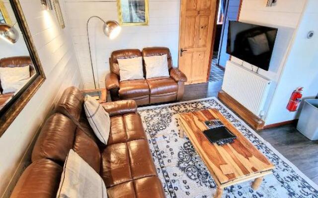 Magpie 5 Hot Tub HuntersMoon-Warminster-Bath-Wiltshire