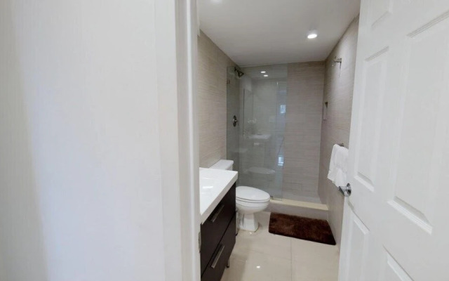 Premium 2 Bedroom + Den Apartment Or201