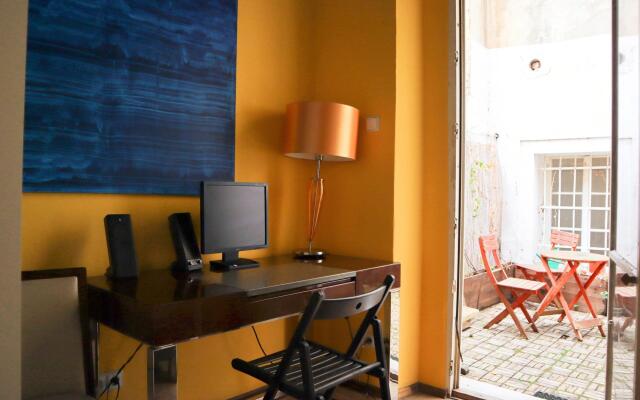 Charles Bridge Economic Hostel