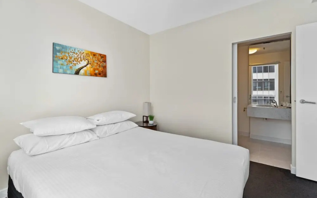 Spacious Melbourne CBD 2-bed Close to Everything – Guest Rooms – Melbourne