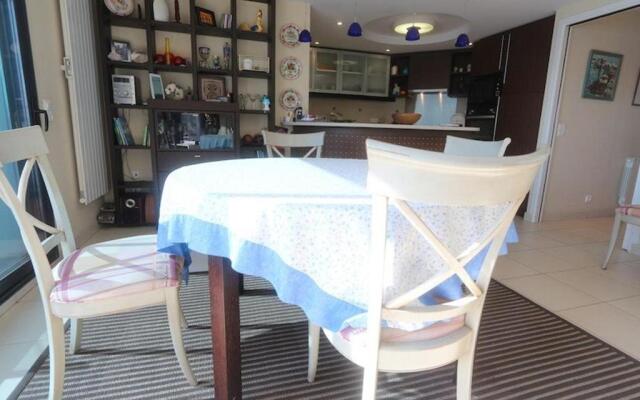 Appartement avec vue mer à 50m de la plage proche thalasso casino et restaurants FR 1 481 157