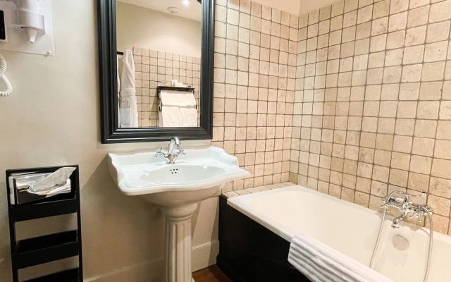 Chateau Des Fines Roches