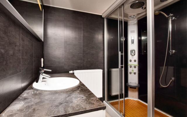 Modern Family Home With Wellness