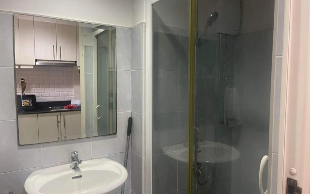 Sea Residences MOA Arena, SMX 1BR free wifi & Netflix