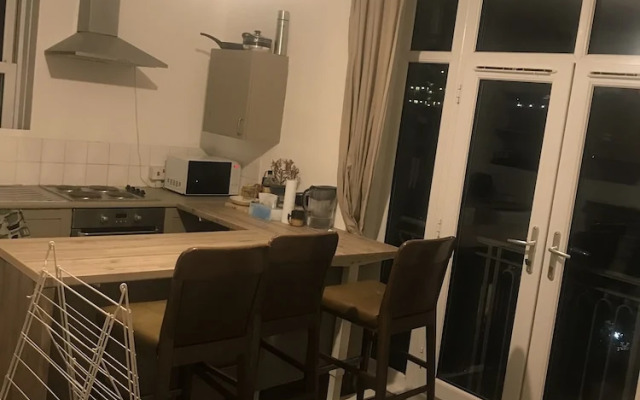 Charming 3-bed Flat in London