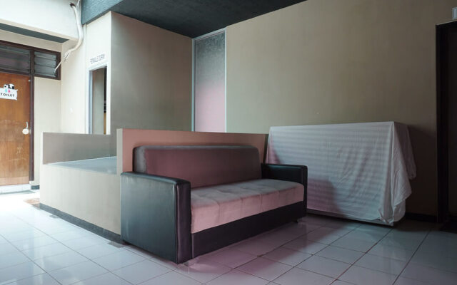 RedDoorz Hostel @ Borobudur Street