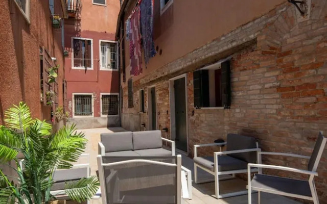 Herion Palace Apt 1 - Locz