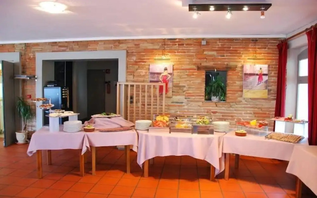 Hotel The Originals Toulouse Nord Le Barry (ex Inter-Hotel)