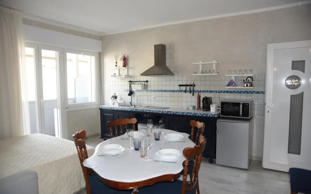 Suites Train Station Mestre Apartment    (No Front Desk Need To Contact Property 5  Days In Advance)