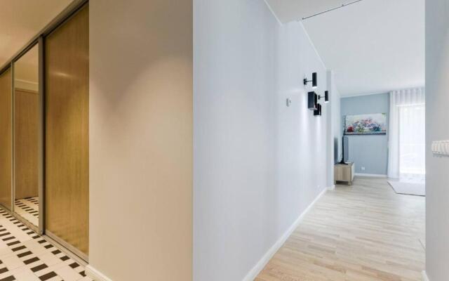 Central apartments, Quiet with Free Parking and AC.