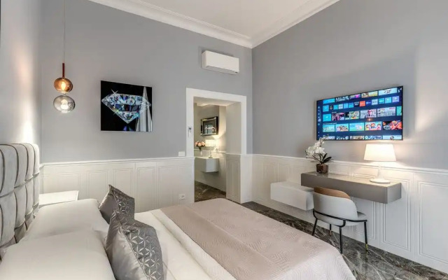 Spanish Steps Oasis Suites