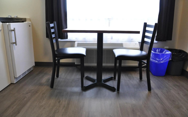 Moonlight Inn and Suites