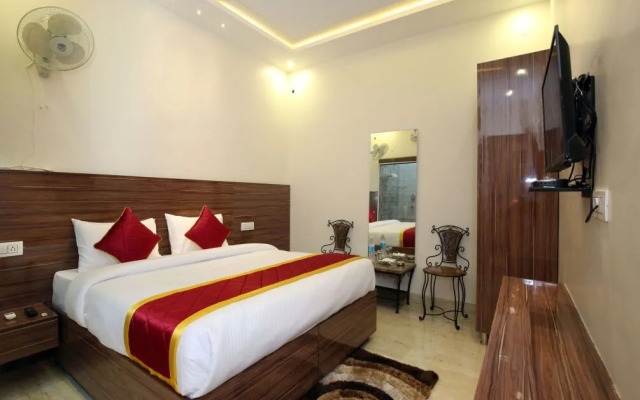 Hotel Royal Woods by OYO Rooms