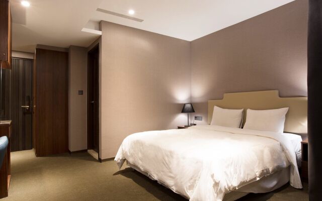 Noble Hotel