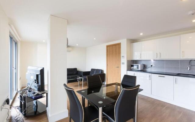 Modern 2 Bed 2 Bath Apartment Hyde Park