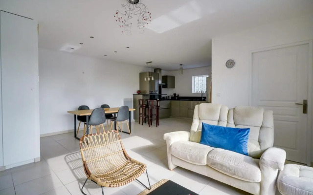 Nice apartment Mérignac with terrace and parking